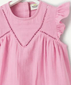 Blouse bébé fille en gaze de coton rose avec volants