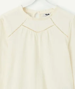 Blouse fille écru avec détails ajourés
