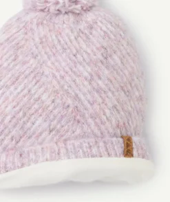 Bonnet fille tricoté en fibres recyclées à pompon rose pastel