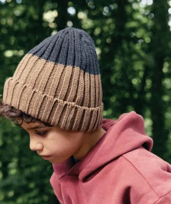Bonnet garçon tricoté en fibres recyclées bicolore
