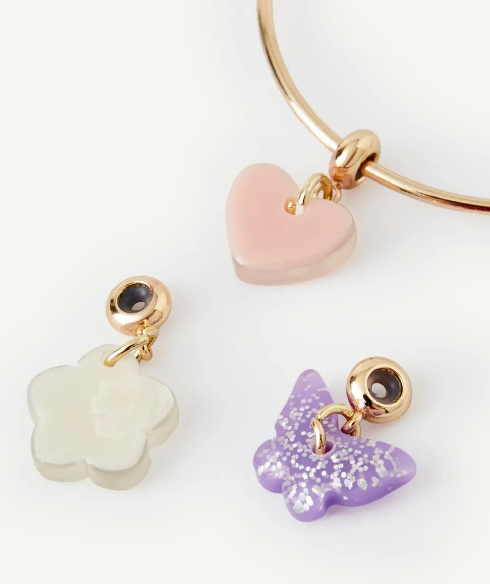Bracelet jonc couleur dorée fille avec breloques fleur coeur et papillon
