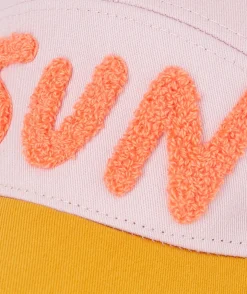 Casquette lilas avec message fun en bouclette