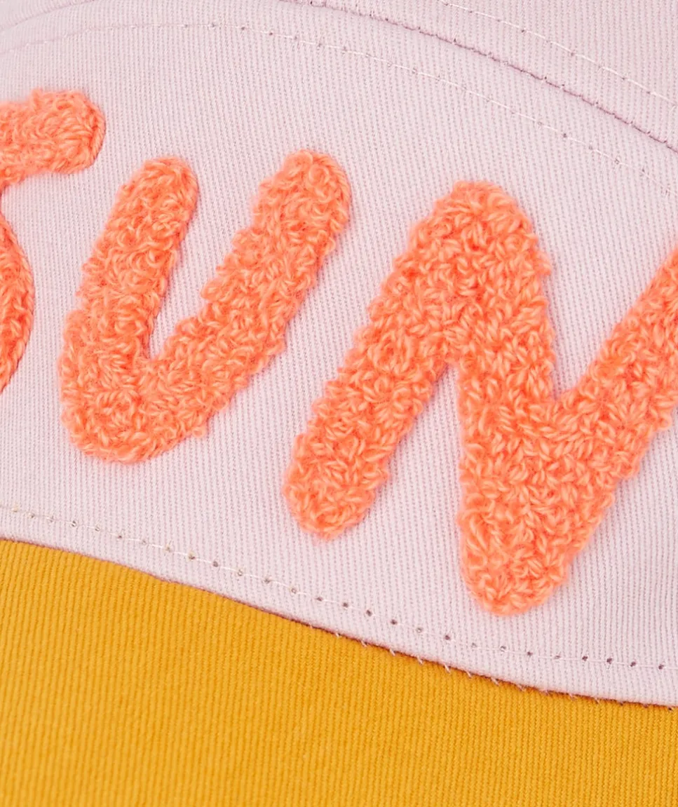 Casquette lilas avec message fun en bouclette