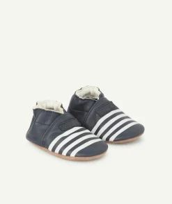 Chaussons bébé bleu marine en partie en cuir avec rayures blanches