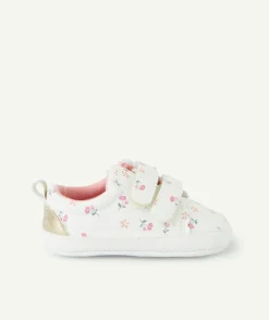 Chaussons style baskets bébé fille blancs et imprimés fleuris