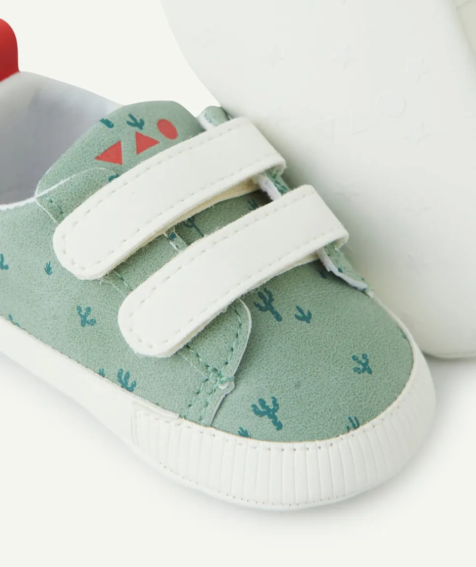 Chaussons style baskets bébé garçon verts imprimés cactus