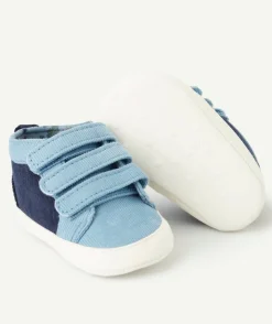 Chaussons style baskets à scratchs bébé garçon en velours bleu