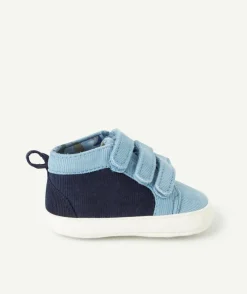 Chaussons style baskets à scratchs bébé garçon en velours bleu