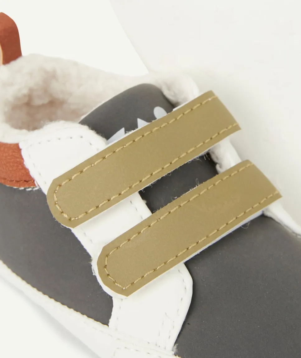 Chaussons type baskets bébé kaki bleu et sherpa