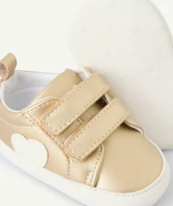 Chaussures couleur dorée avec coeur blanc pour bébé fille à scratchs