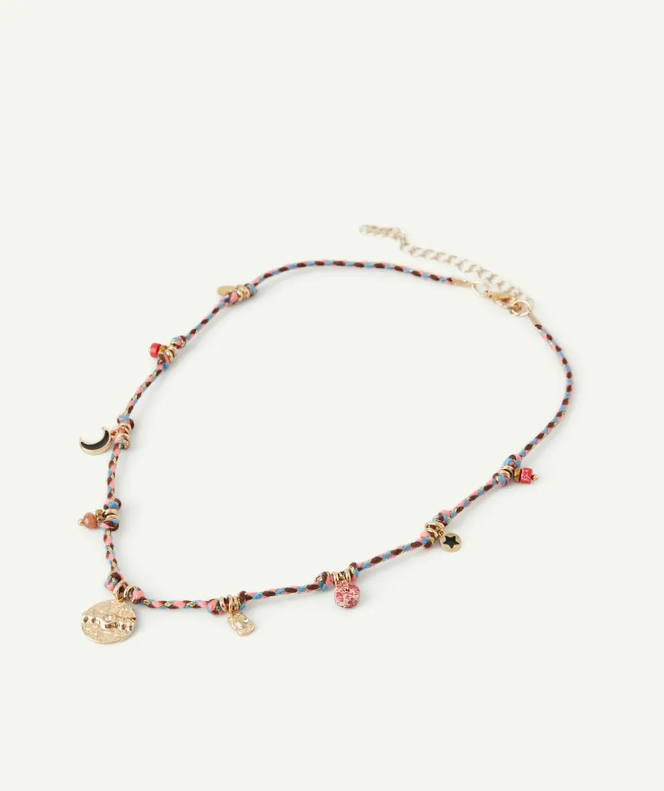 Collier avec charmes couleur dorées