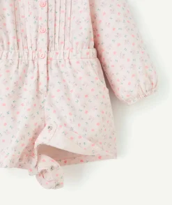 Combinaison bébé fille en coton bio rose avec imprimé fleuri