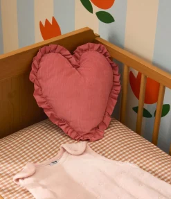 Coussin cœur bébé fille velours côtelé rose volanté