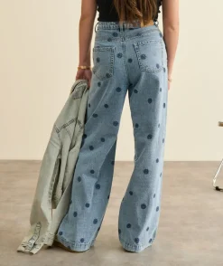 Jean fille wide leg broderie fleurs bleues