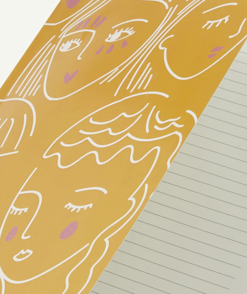 Le cahier jaune avec visage à lignes