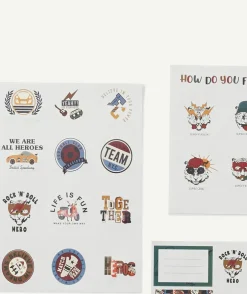 Le lot de stickers et d'étiquettes bleu et rouge