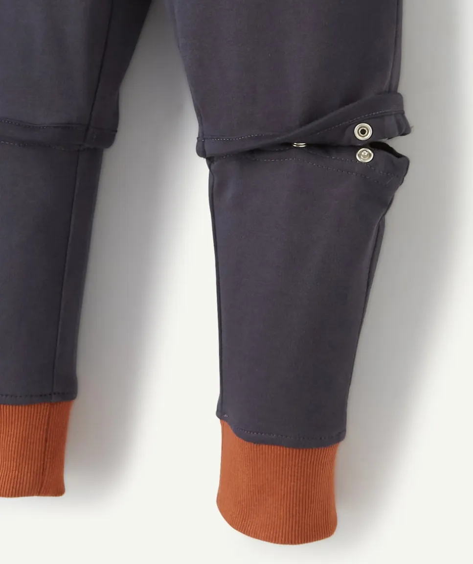 Le pantalon jogging bleu marine et terracotta en coton pima