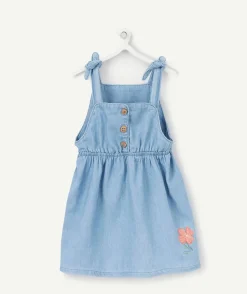 Robe bébé fille en denim léger et lower impact bleu avec broderie fleur