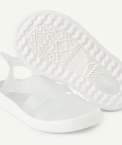 Sandales enfant pour la plage transparente