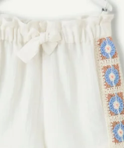 Short bébé fille blanc brodé