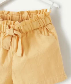 Short bébé fille jaune avec liserés couleur dorée