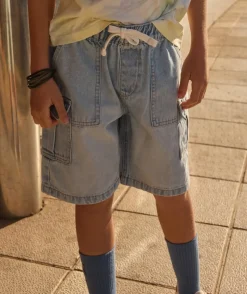 Short cargo garçon en denim délavé