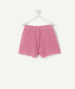 Short fille en maille ajourée rose