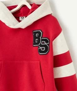 Sweat à capuche garçon en fibres recyclées rouge et gris chiné avec patch en bouclette