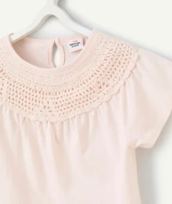 T-shirt manches courtes fille en coton bio rose avec crochet